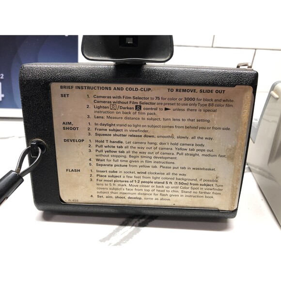 Vintage Polaroid Land Cameras, Lot of 2, Square Shooter 2 and The Button - Picture 5 of 5